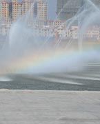 晉陽(yáng)湖噴泉
　　晉陽(yáng)湖公園是城市綜合型生態(tài)濱水公園，其景觀工程分為10大區(qū)域，有生態(tài)自然游覽區(qū)、僑鄉(xiāng)文化廣場(chǎng)區(qū)、古厝文化體驗(yàn)區(qū)、濕地生態(tài)科普區(qū)、城市文化廣場(chǎng)區(qū)、生態(tài)島休閑區(qū)、山林沙地游玩區(qū)和水上活動(dòng)區(qū)。 