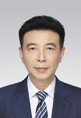 陳贄，男，漢族，1965年10月生，研究生學(xué)歷，中共黨員，現(xiàn)任人民日?qǐng)?bào)社編委委員、海外版編輯部總編輯。